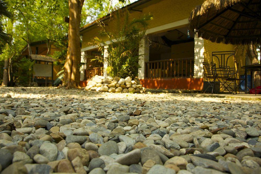 Maruni Sanctuary Lodge By Kgh Group Sauraha Exterior photo