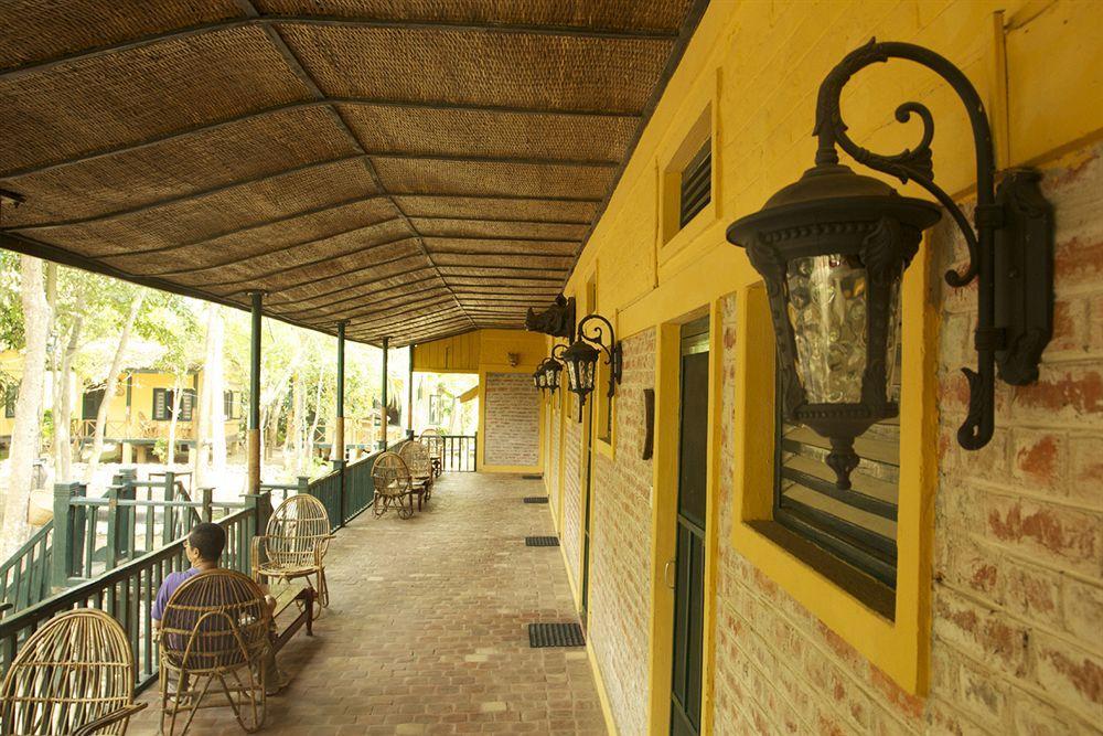 Maruni Sanctuary Lodge By Kgh Group Sauraha Exterior photo