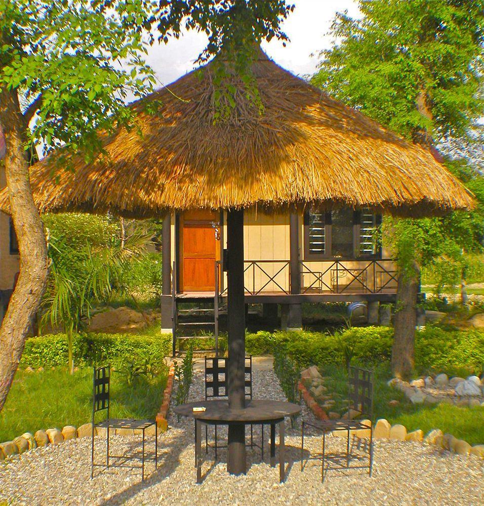 Maruni Sanctuary Lodge By Kgh Group Sauraha Exterior photo